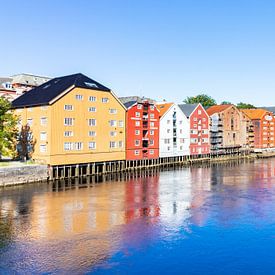 Bunte Häuser in Trondheim von hugo veldmeijer