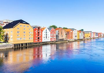 Gekleurde huisjes in Trondheim van hugo veldmeijer