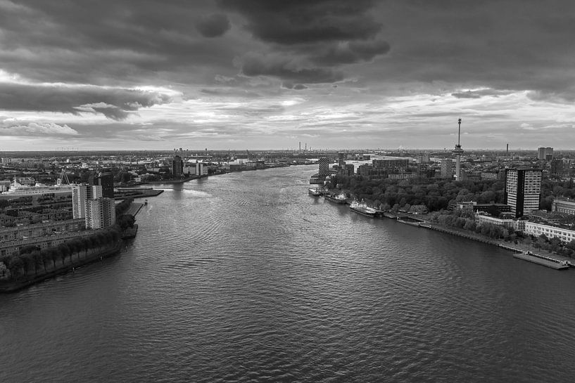 Coucher de soleil de Rotterdam en noir et blanc par Ilya Korzelius
