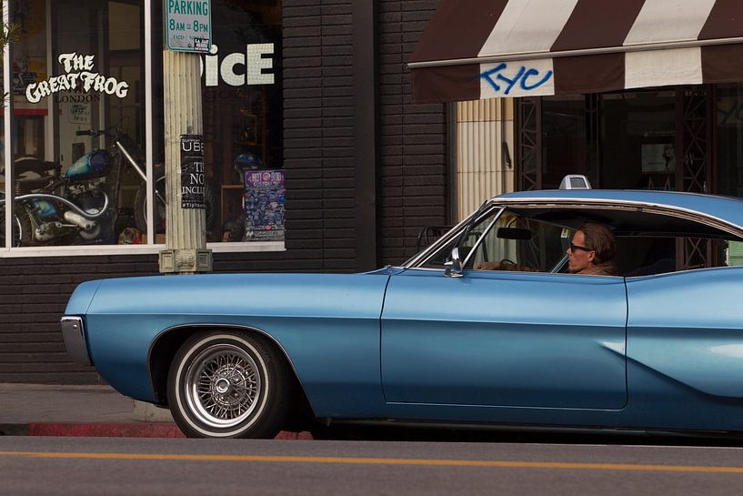 Mark Drews Pontiac Bonneville custom lowrider by Maurice van den Tillaard