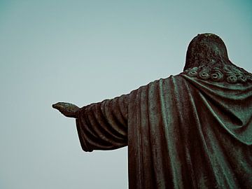 Blessing Christ statue by Theo Felten