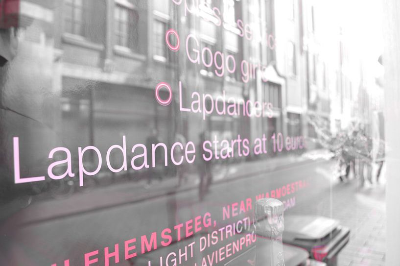 Warmoesstraat | RedLightDistrict von Coco Gonzalez