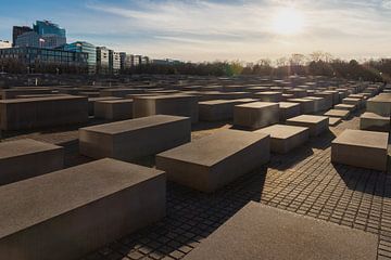 Mémorial des Juifs à Berlin au coucher du soleil sur Kim Willems