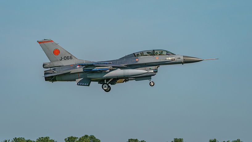 Jumper orange F-16 de la Royal Air Force. par Jaap van den Berg