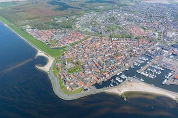 Luchtfoto van het vroegere eiland Urk in Flevoland van Sjoerd van der Wal