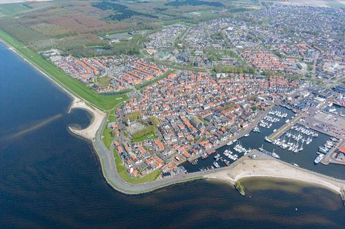 Luchtfoto van het vroegere eiland Urk in Flevoland
