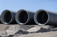 Rohrleitungen im Rotterdamer Hafen Maasvlakte