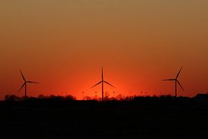 Windmühlen Sonnenuntergang von Johnny van der Leelie