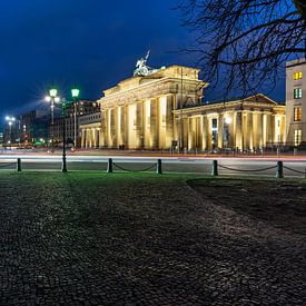 Berlijn - Brandenburger Tor en Reichstaggebouw op het blauwe uur van Frank Herrmann