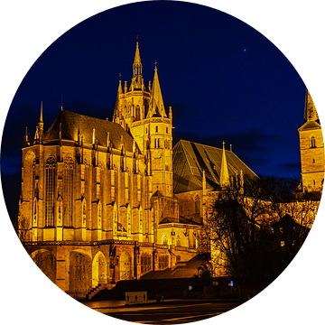 Het plein van de kathedraal in Erfurt bij avond van Alexander Ließ