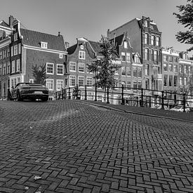 Porsche op de gracht van Benjamins