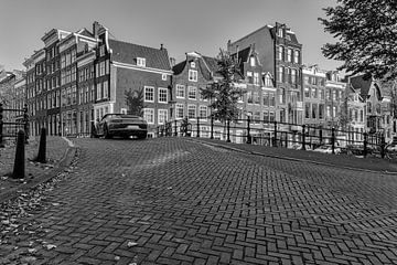 Porsche op de gracht van Benjamins