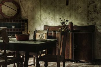 Verlaten kamer in een verlaten huis
