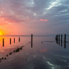 zonsopkomst aan de waddenzee van Frans Bruijn