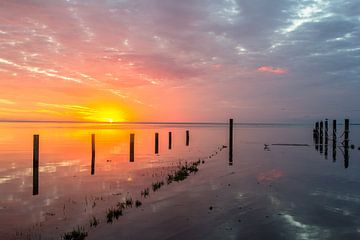 zonsopkomst aan de waddenzee van Frans Bruijn