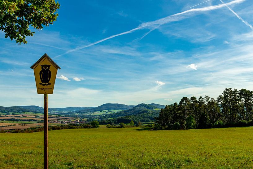 Spaziergang auf dem Kolonnenweg in der Nähe der Gedenkstätte Point Alpha von Oliver Hlavaty
