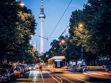 Berlin – Oranienburger Strasse / TV Tower van Alexander Voss