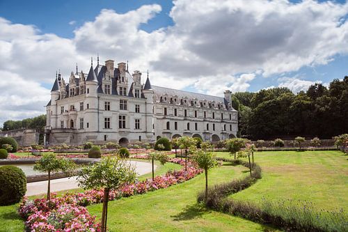 Chateau de Chenonceau spanning the River Cher, Loire Valle