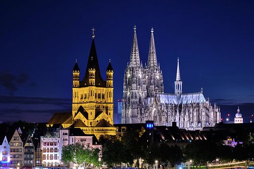 Keulse Dom en Sint-Maartenskerk met uitzicht op de oude binnenstad van Keulen