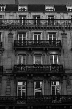Französische Balkone in schwarz-weiß | Paris | Frankreich Reisefotografie von Dohi Media