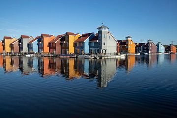 Reitdiephaven Groningen, kleurrijke woonbuurt. van Gert Hilbink