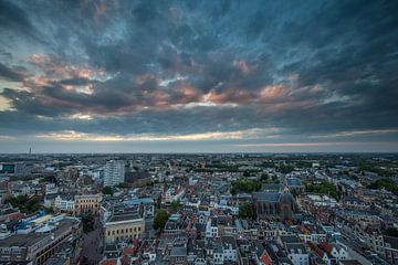 Zonsondergang stad Utrecht vanaf de Domtoren! von Peter Haastrecht, van