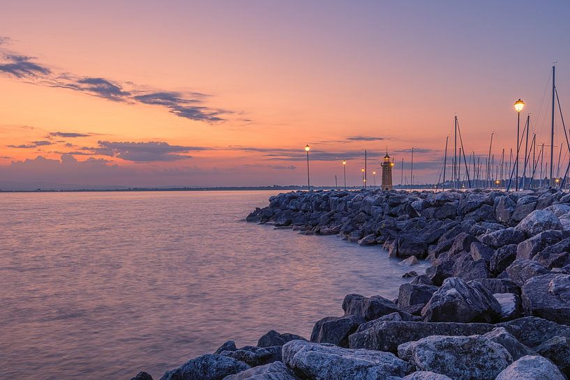 Sunrise at the Desenzano lighthouse by Henk Meijer Photography