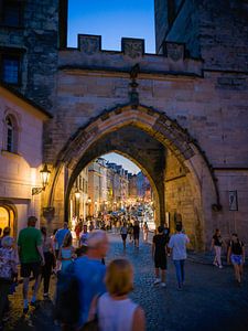Prag - Blick von der Karlsbrücke durch das Kleinseitner Brückentor