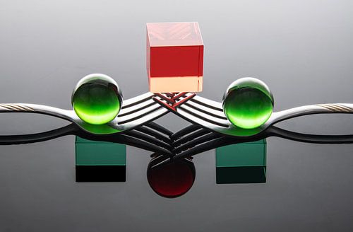 Gabeln mit Murmeln und Würfeln von Gerhard de Wit