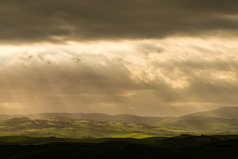 Sonnenstrahlen in der südlichen Toskana im Val d'Orcia von Damien Franscoise
