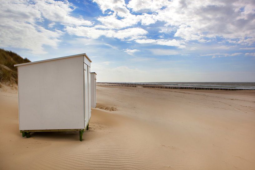 Beach house Oostkappelle by Leo van Valkenburg