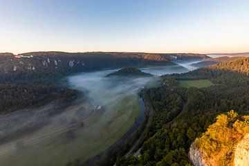 Het dal van de Boven-Donau in het natuurpark van de Boven-Donau van Werner Dieterich