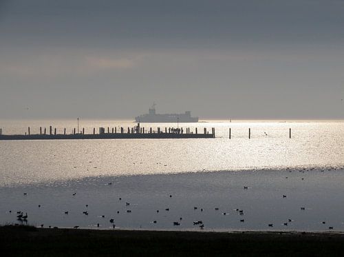Veerboot op de Waddenzee bij Schiermonnikoog