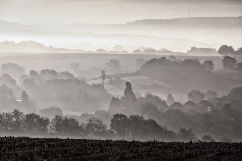 Foggy Heuvelland by Rob Boon