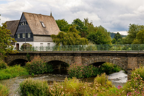 Historische stenen brug in Duitsland