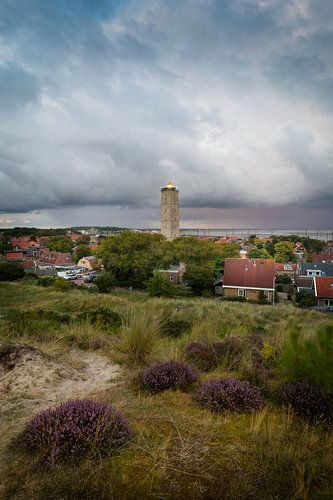 Heide en de brandaris onder een prachtige wolkenpartij