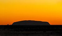 Zonsondergang bij de Uluru, Australie van Rietje Bulthuis thumbnail