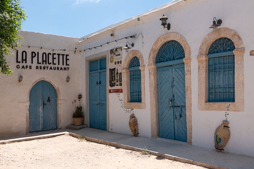 Restaurant in Djerbahood, Djerba by Bernardine de Laat