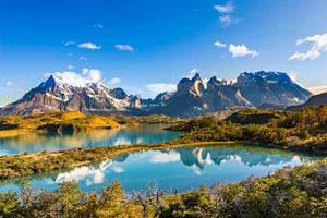Lago Pehoe  Spiegelung und Cuernos Peaks am Morgen, Nationalpark Torres del Paine, Chile