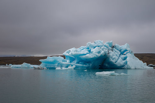 Blauwe ijsstructuren in Jökulsárlón