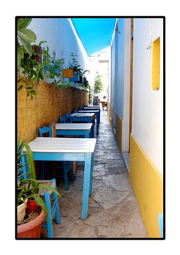 Eine griechische Taverne vor der Öffnung