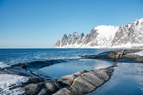 Duivelspieken bij Senja in de winter