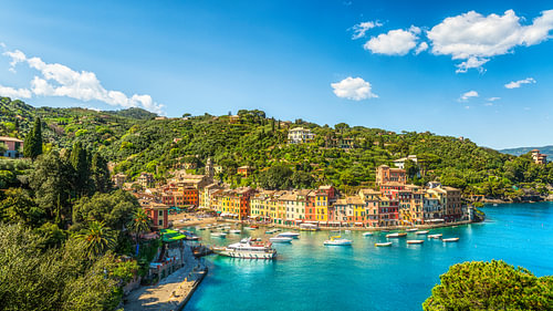 Das Dorf Portofino und Boote in der Bucht, Ligurien, Italien von Stefano Orazzini