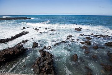Coast of Tenerife by Helga Kuiper