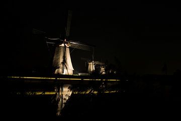 5 dutch windmills at night von Karin van Waesberghe