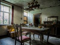 Eetkamer verlaten huisje (urbex)