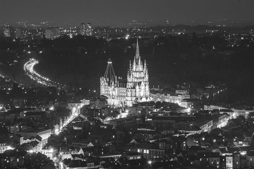 Nächtliche Pracht der Liebfrauenkirche in Laeken, Brüssel | Schwarz und Weiß von Daan Duvillier | Dsquared Photography