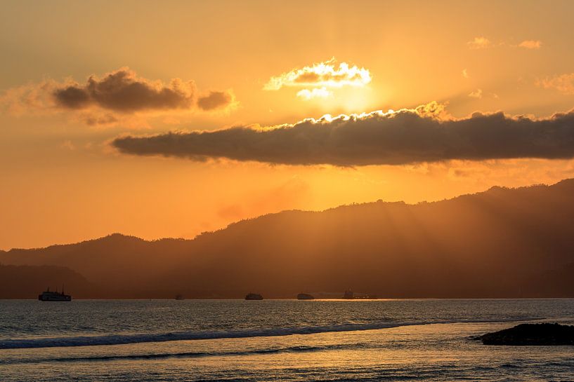 Zonsondergang boven Padangbai by Stephan Neven