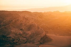 Coucher de soleil dans la Valle de la Luna au Chili sur Shanti Hesse