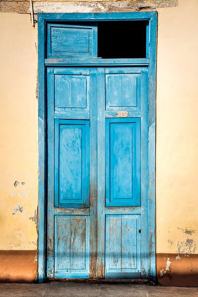 oude deur Cuba Trinidad van Manon Ruitenberg